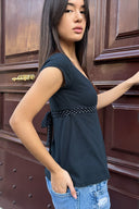 V-neck T-shirt with polka dot ribbon